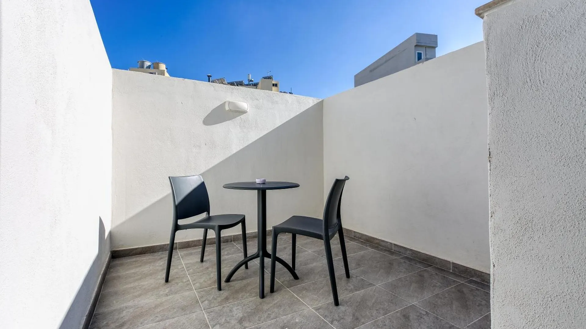 Brand New-2 Bedrooms Flat Gzira 0*,